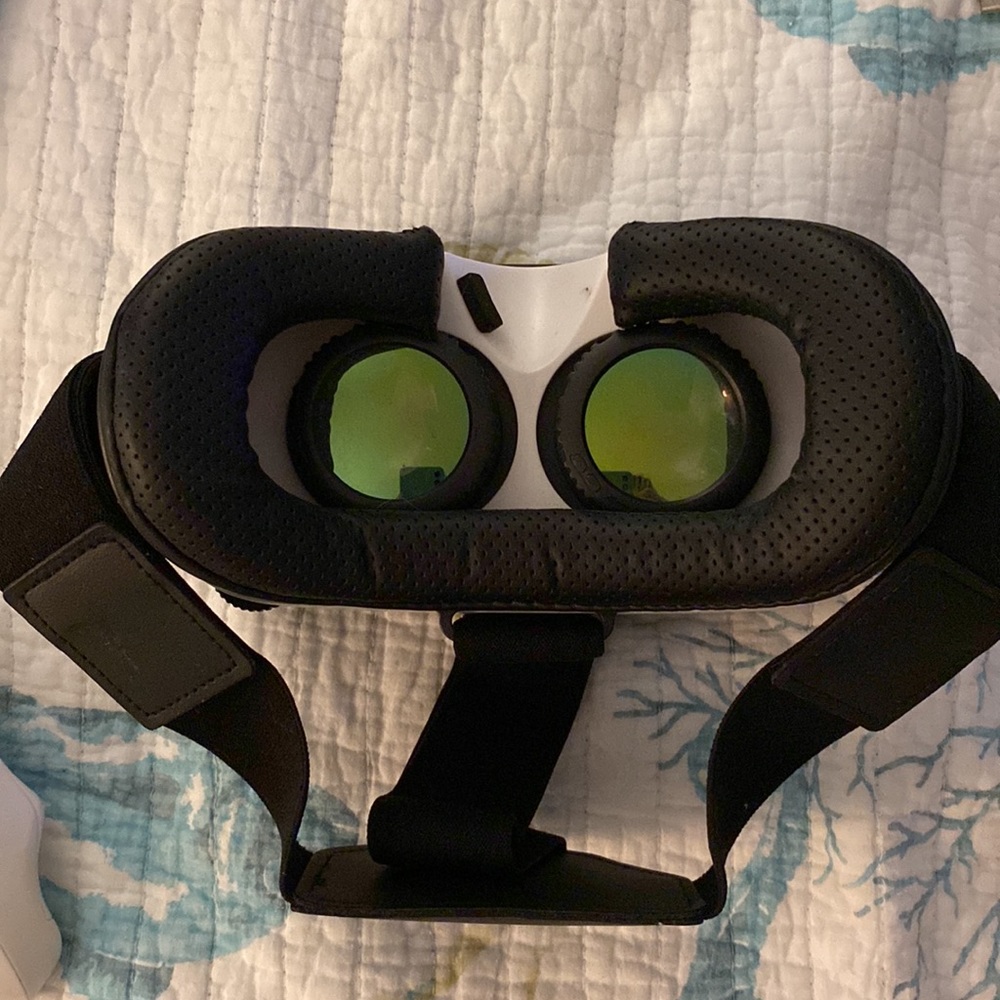 Virtual Reality Headset - Picture 2 of 8